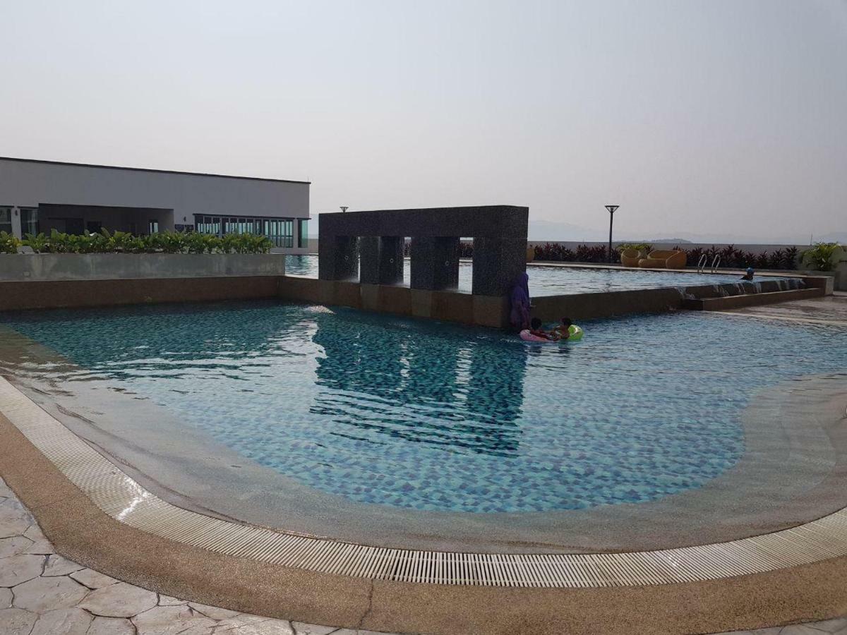 Hz Homestay @Ascotte Boulevard เซเมนยีห์ ภายนอก รูปภาพ