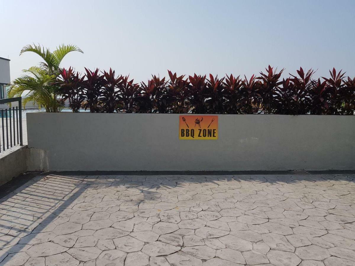 Hz Homestay @Ascotte Boulevard เซเมนยีห์ ภายนอก รูปภาพ